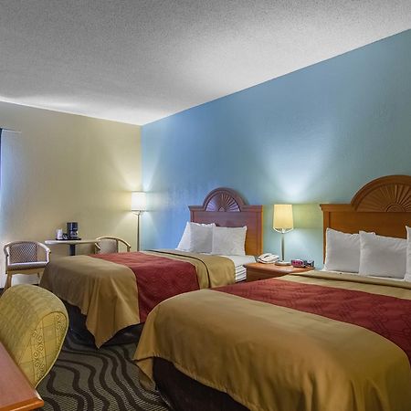 Econo Lodge Дариен Екстериор снимка