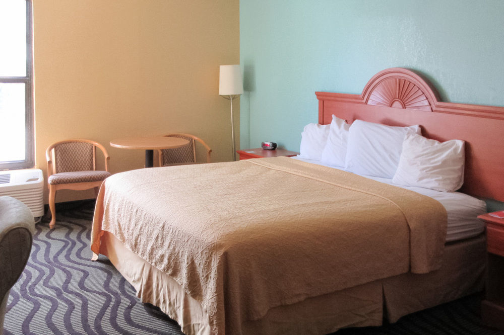 Econo Lodge Дариен Екстериор снимка
