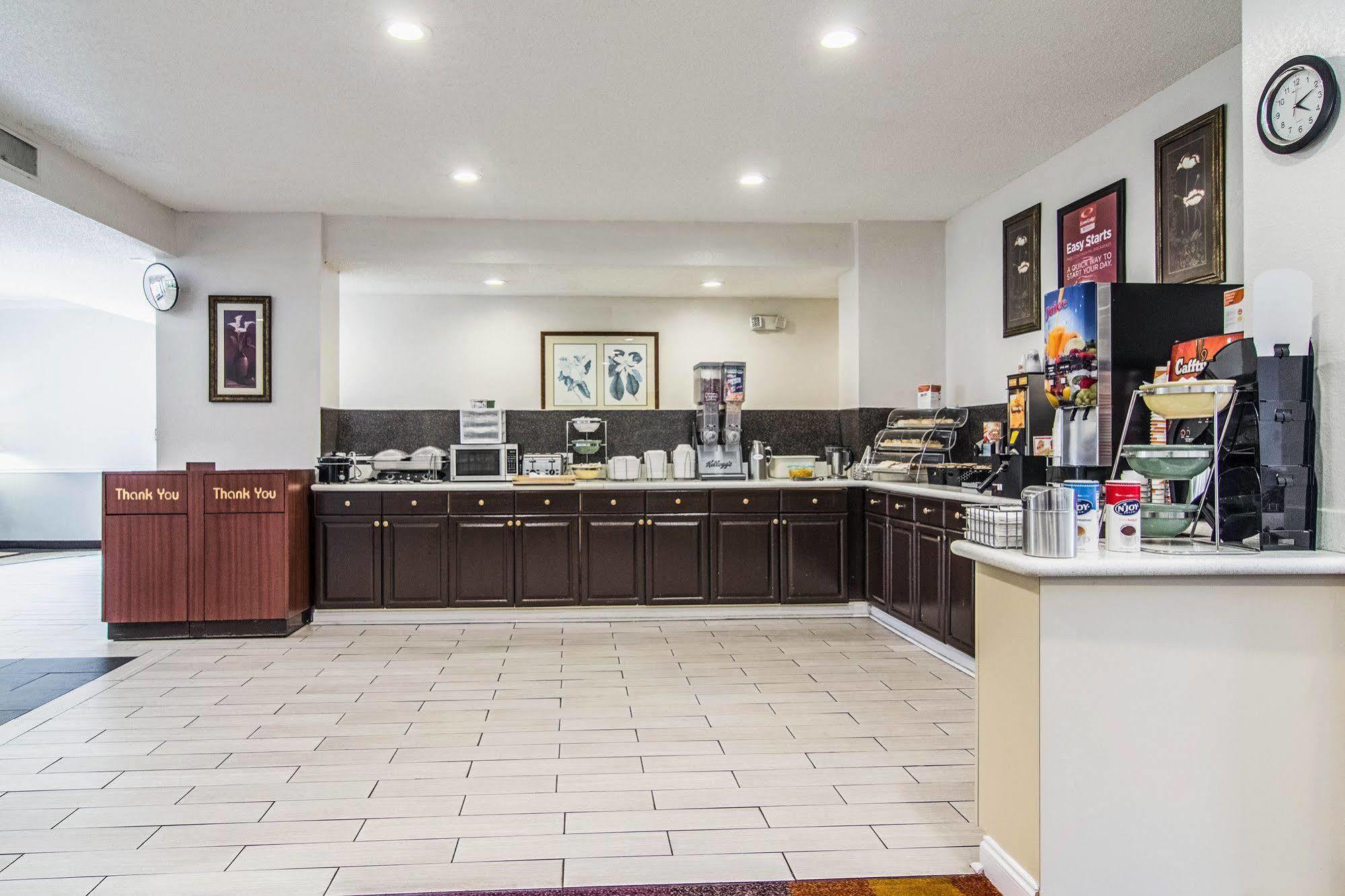 Econo Lodge Дариен Екстериор снимка