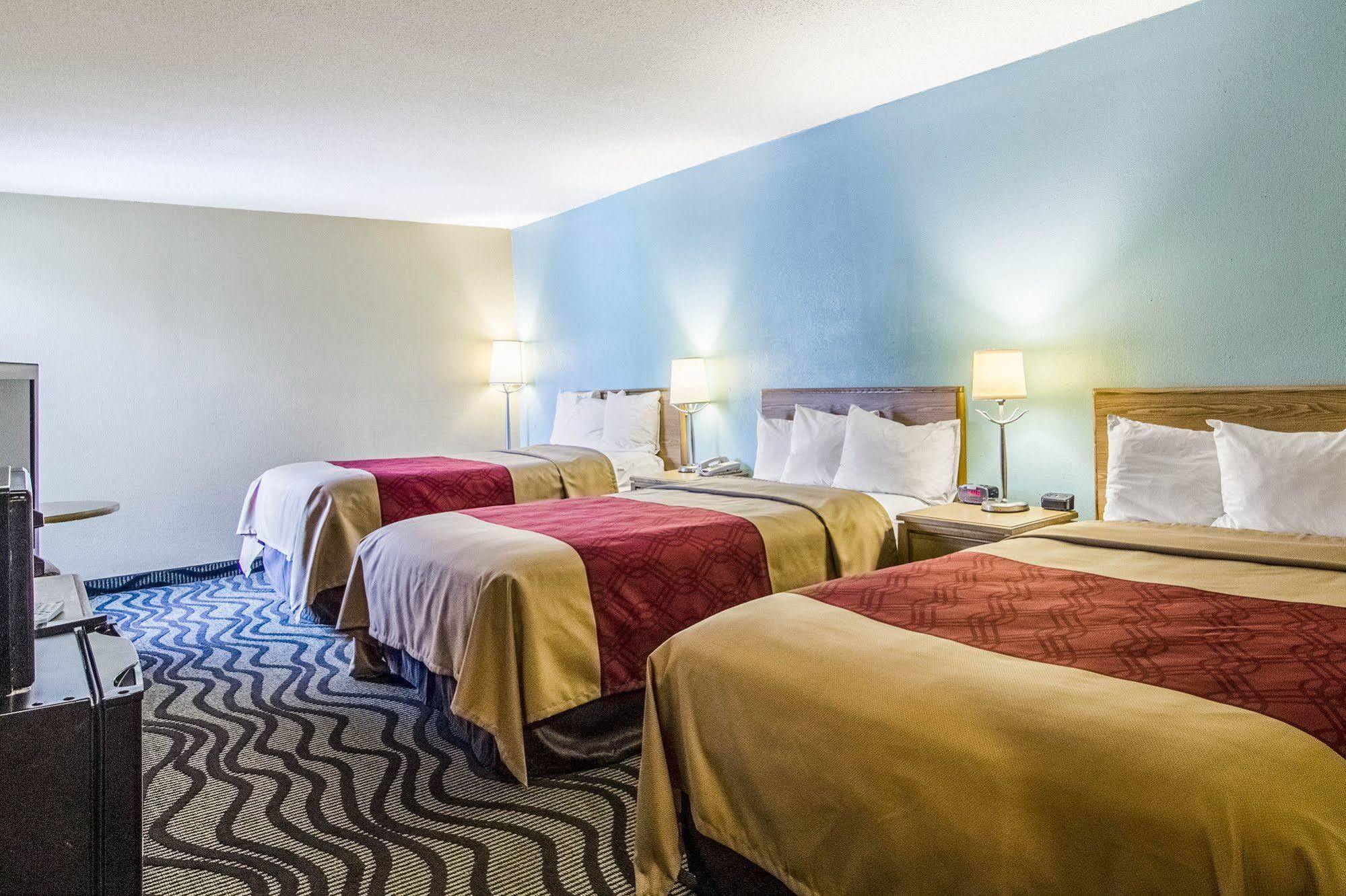 Econo Lodge Дариен Екстериор снимка
