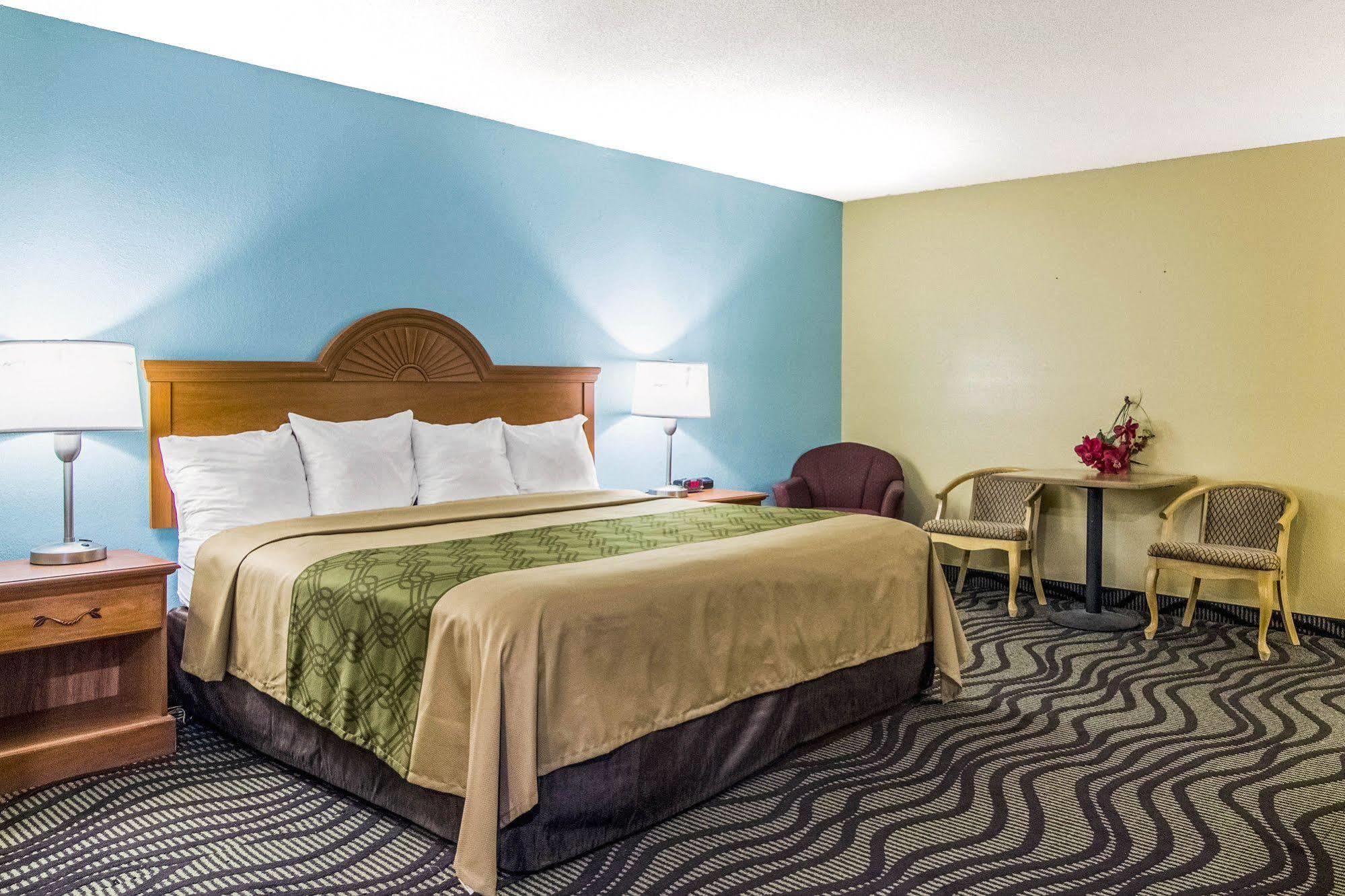 Econo Lodge Дариен Екстериор снимка