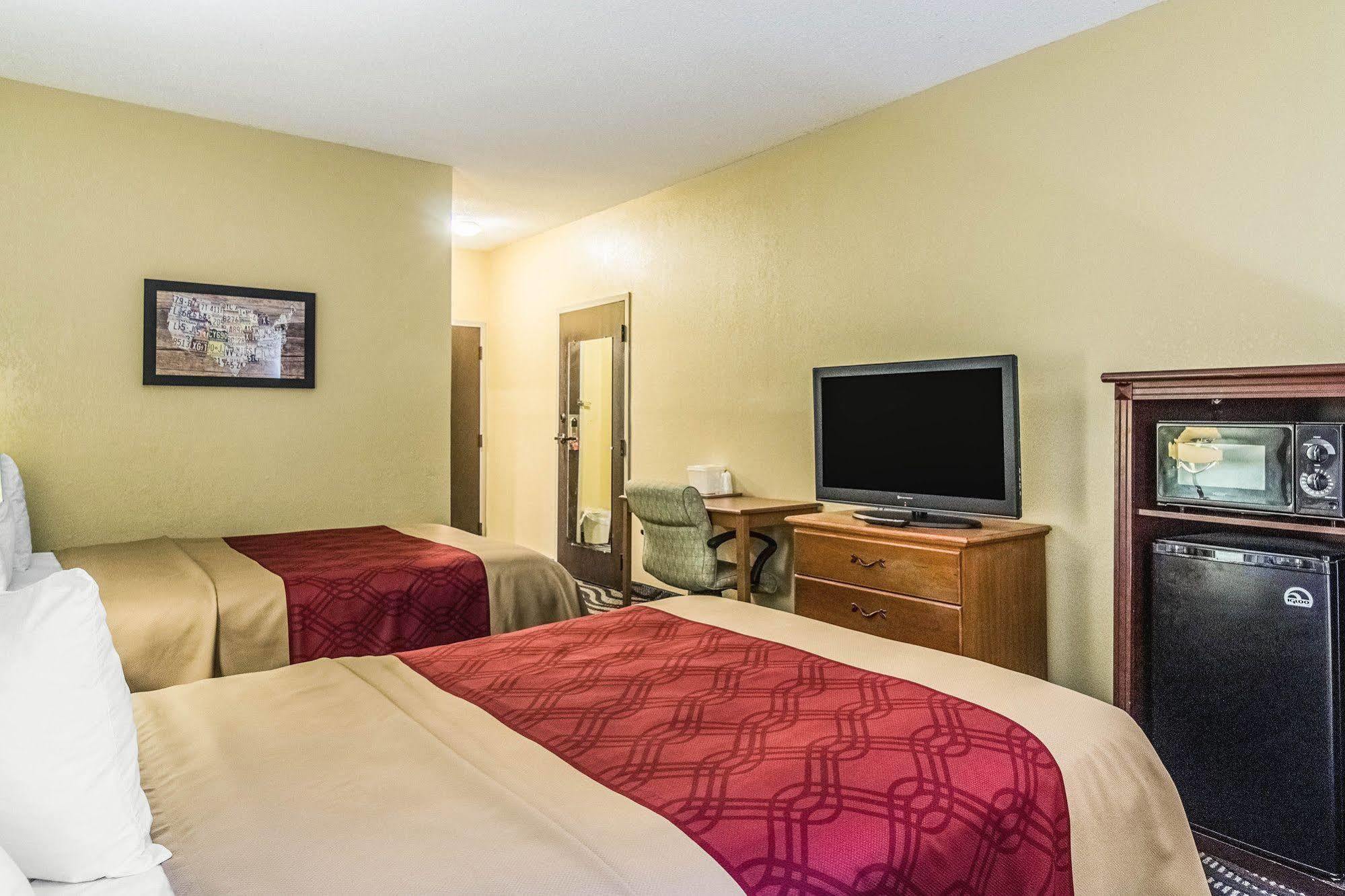 Econo Lodge Дариен Екстериор снимка