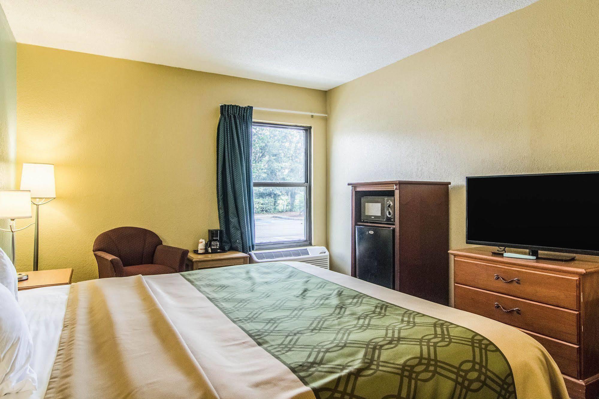 Econo Lodge Дариен Екстериор снимка