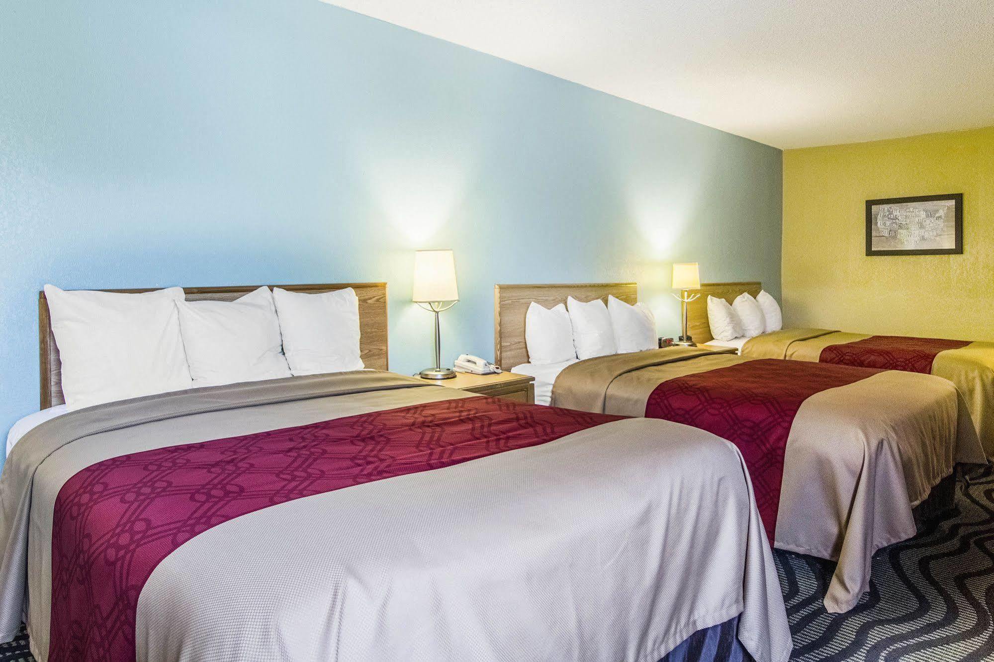Econo Lodge Дариен Екстериор снимка