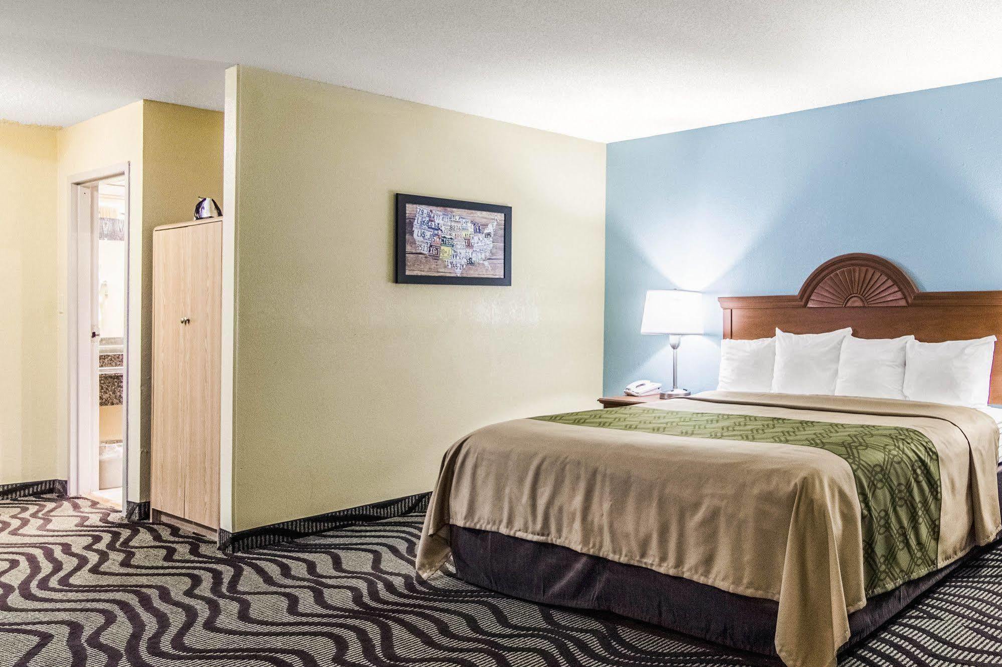 Econo Lodge Дариен Екстериор снимка