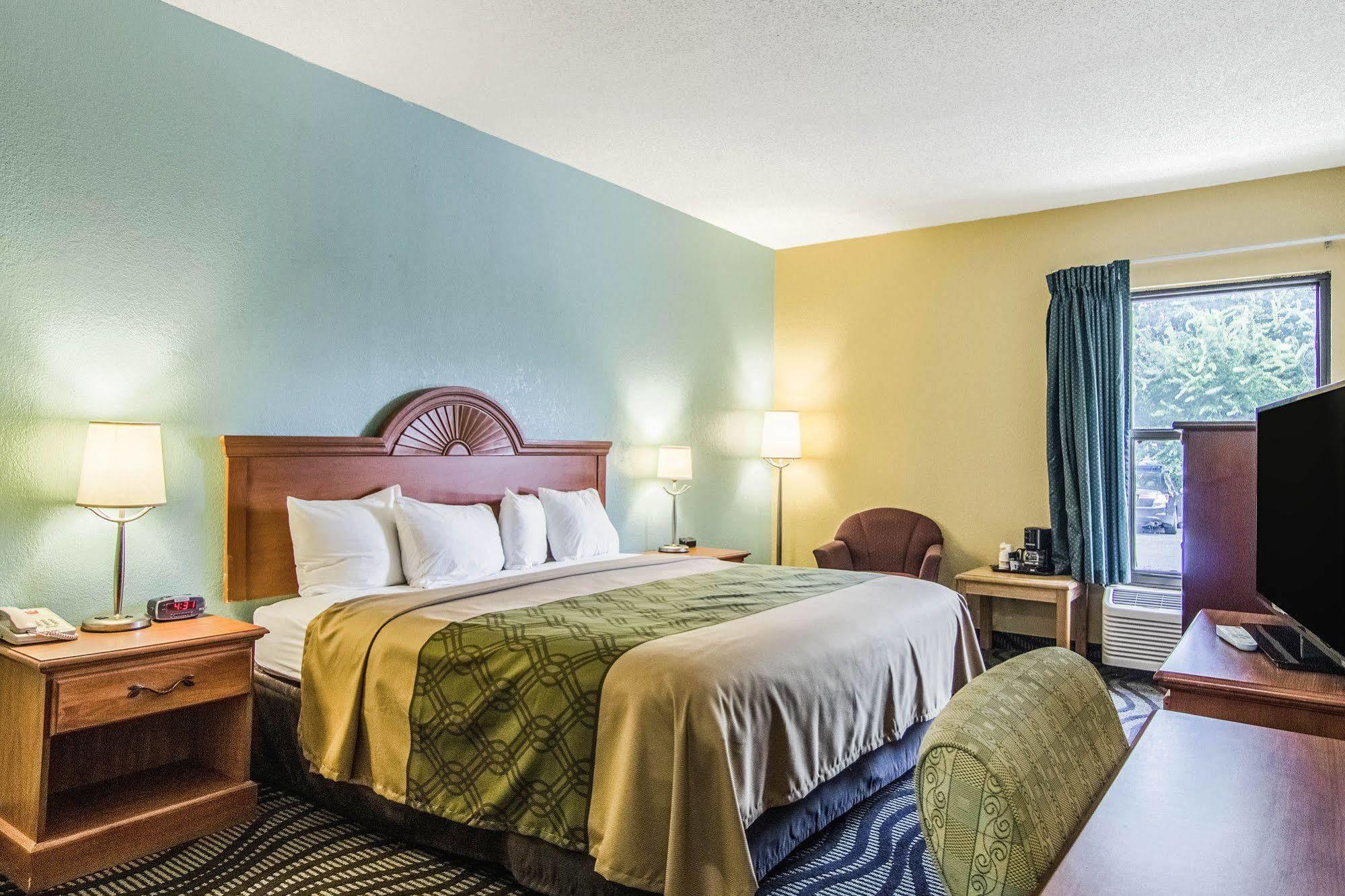 Econo Lodge Дариен Екстериор снимка