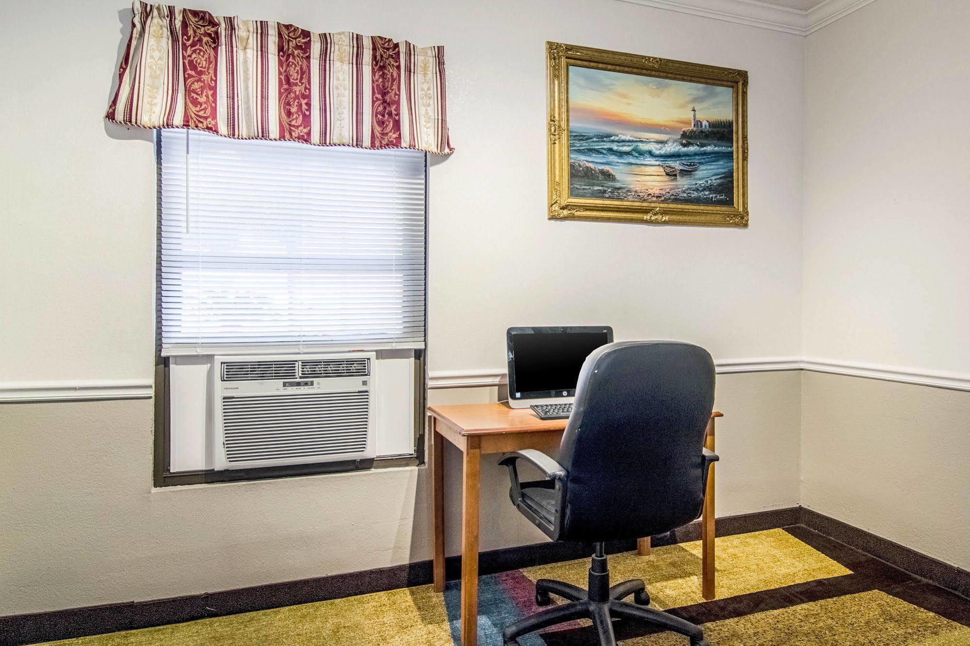Econo Lodge Дариен Екстериор снимка
