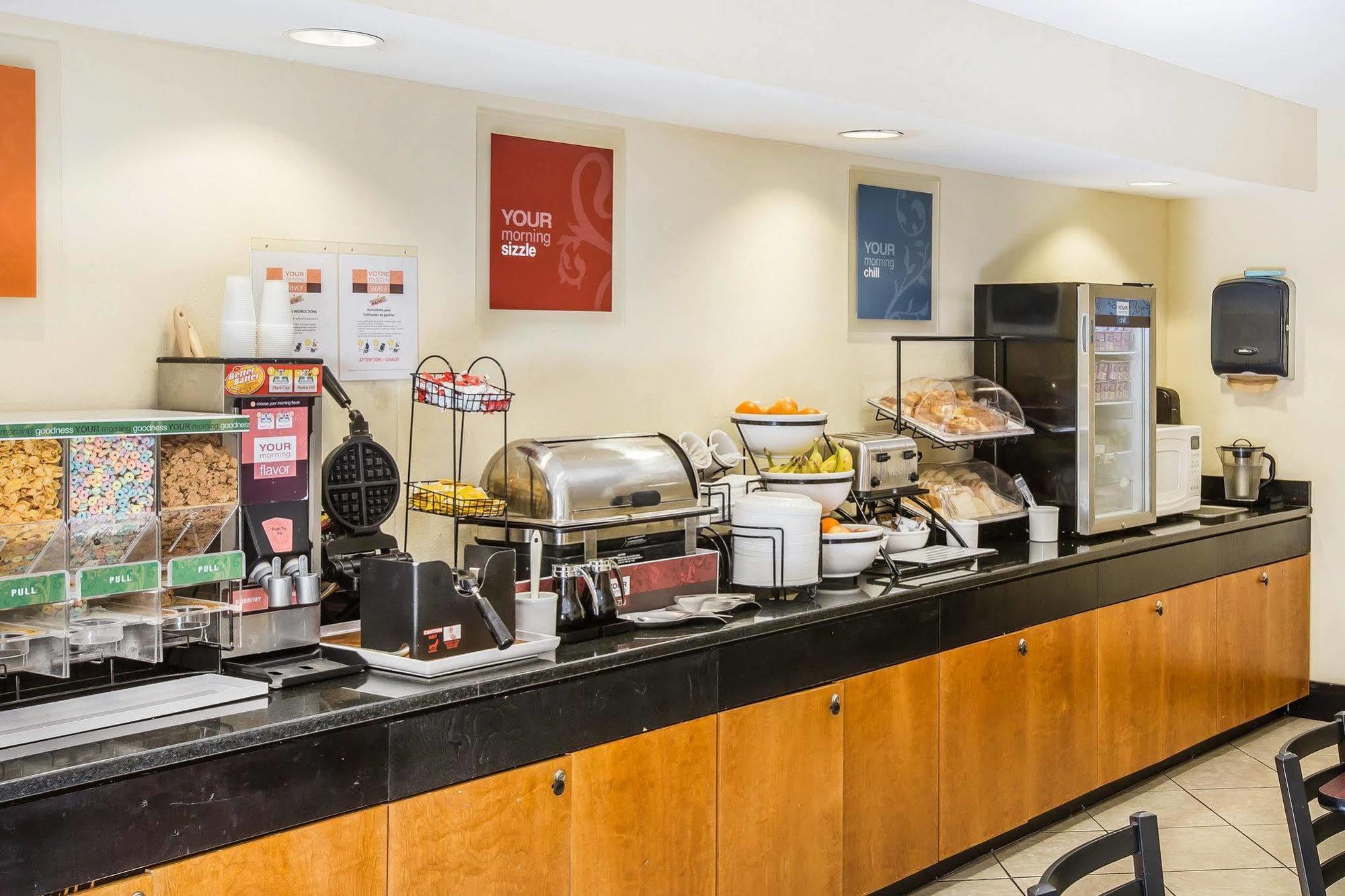 Econo Lodge Дариен Екстериор снимка