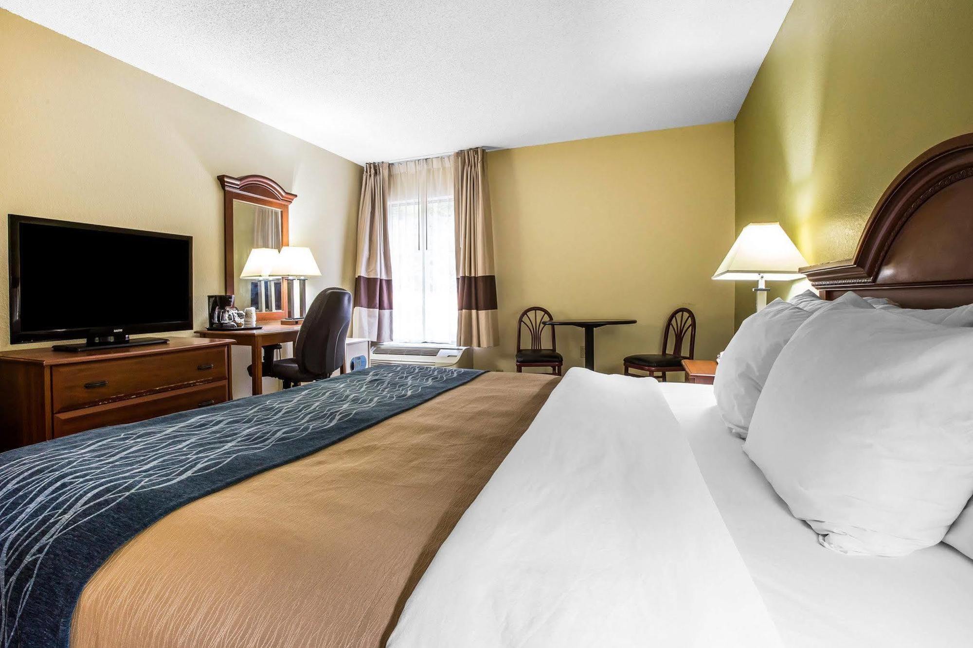Econo Lodge Дариен Екстериор снимка