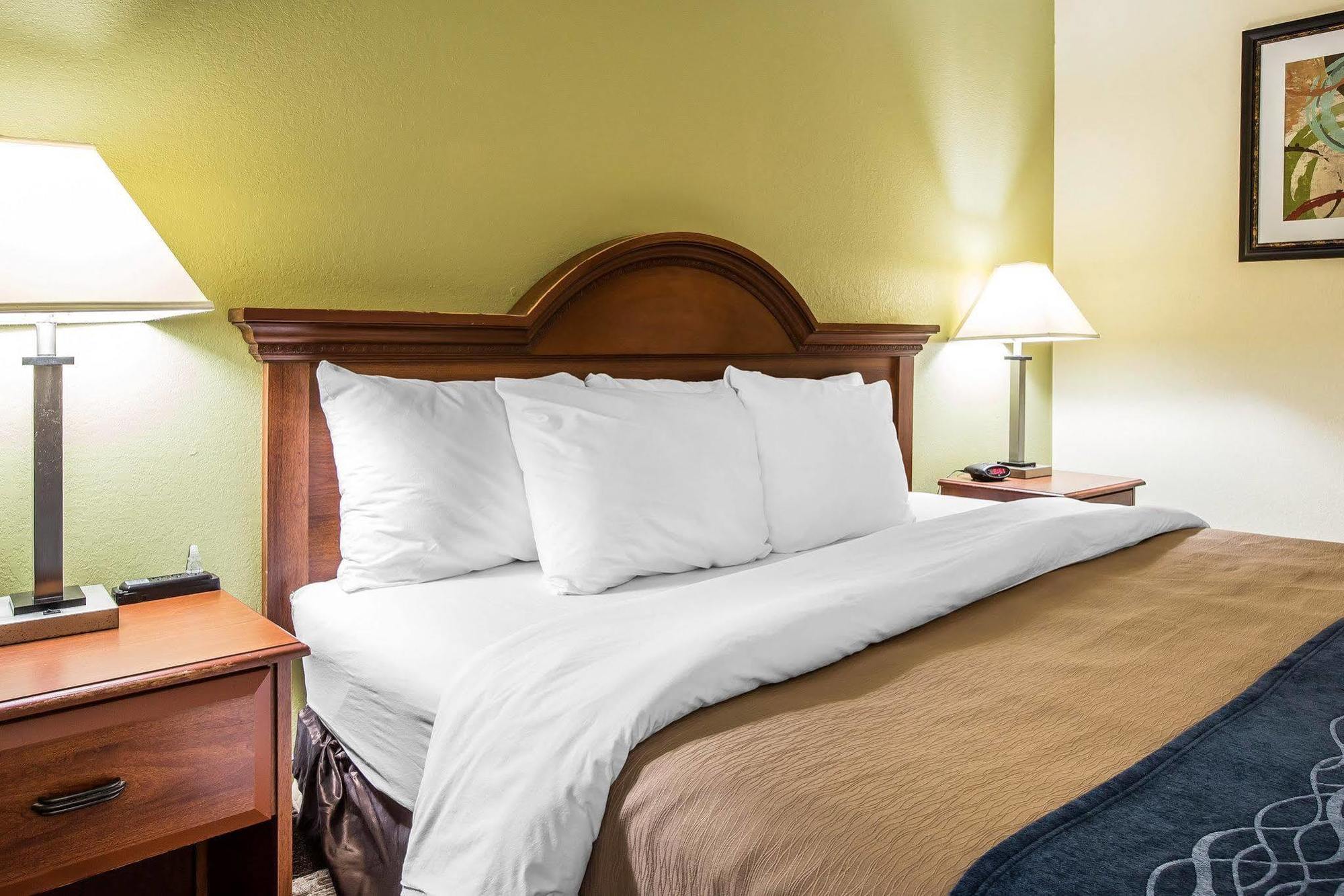 Econo Lodge Дариен Екстериор снимка