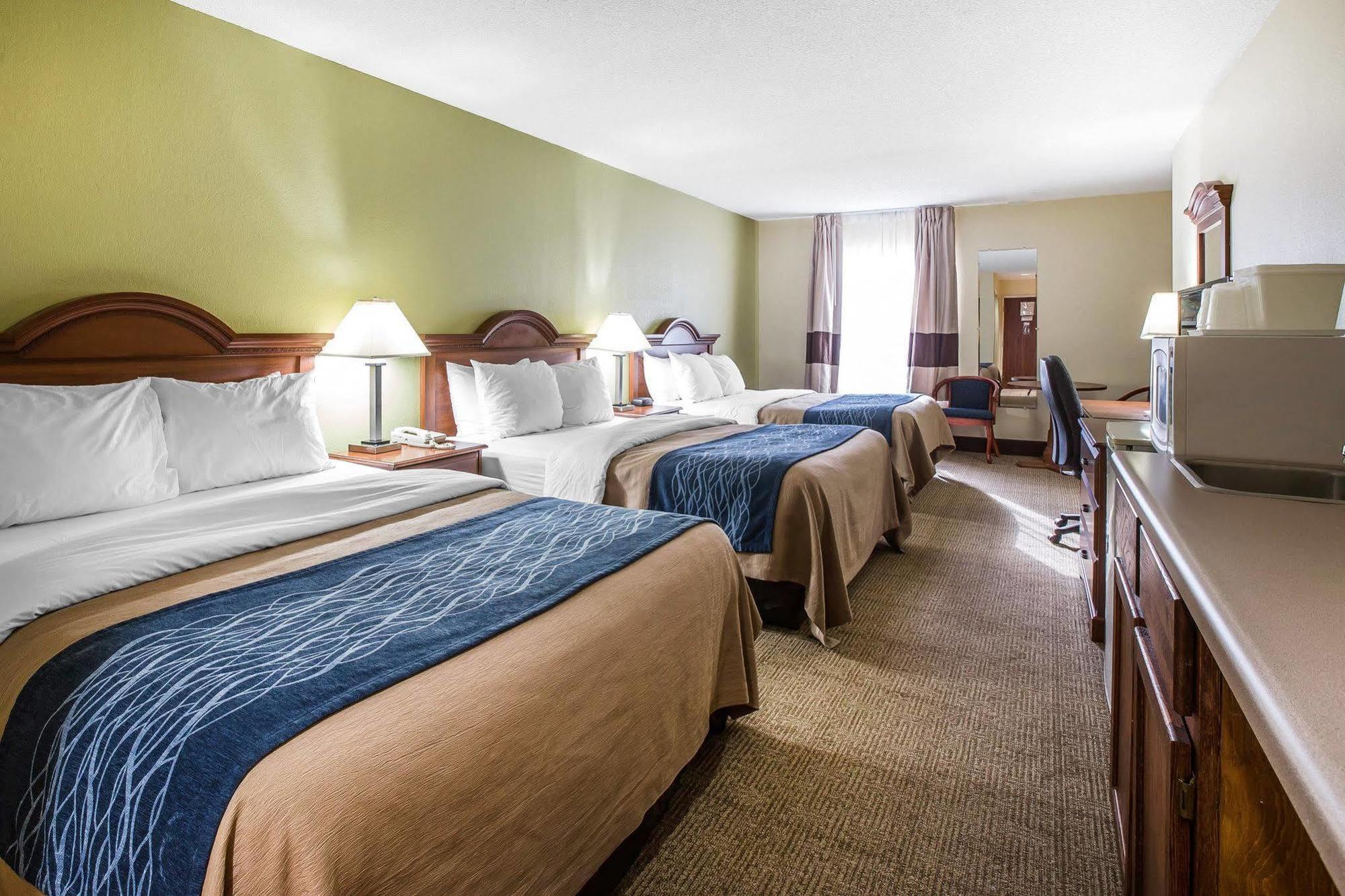 Econo Lodge Дариен Екстериор снимка