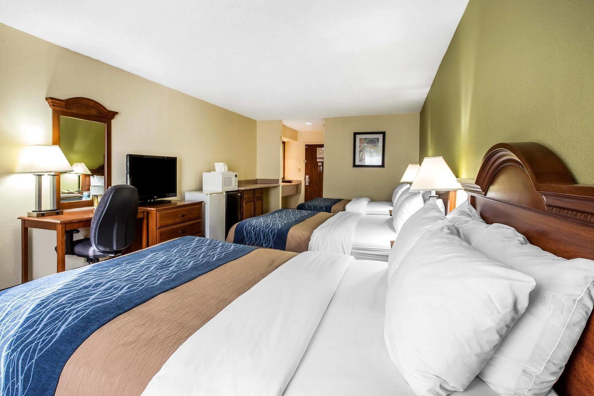 Econo Lodge Дариен Екстериор снимка