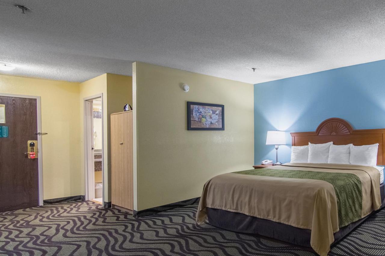 Econo Lodge Дариен Екстериор снимка