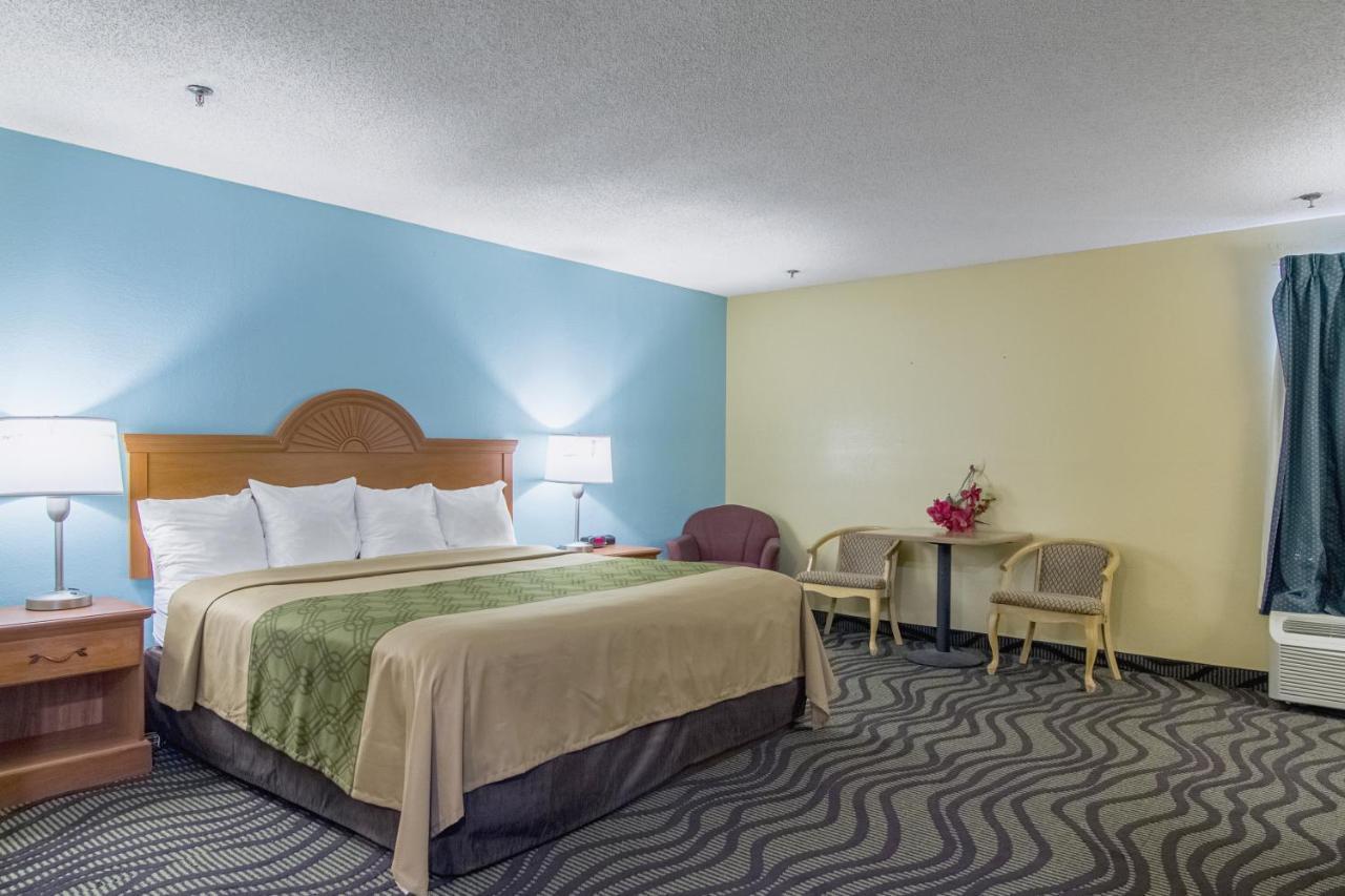 Econo Lodge Дариен Екстериор снимка
